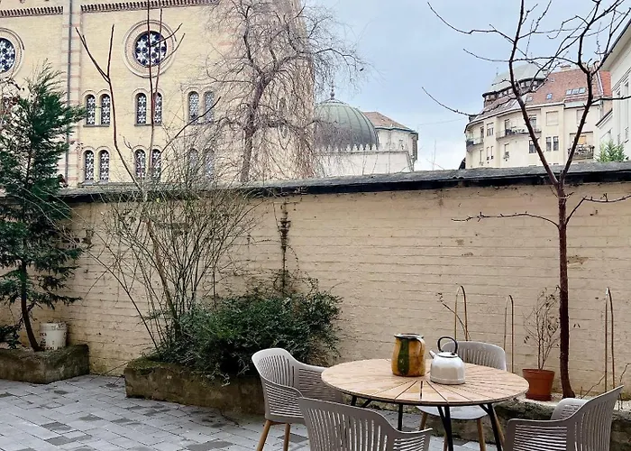 Spacious 5br Retreat For 16 By Dohany Synagogue & Fashion St * Budapest