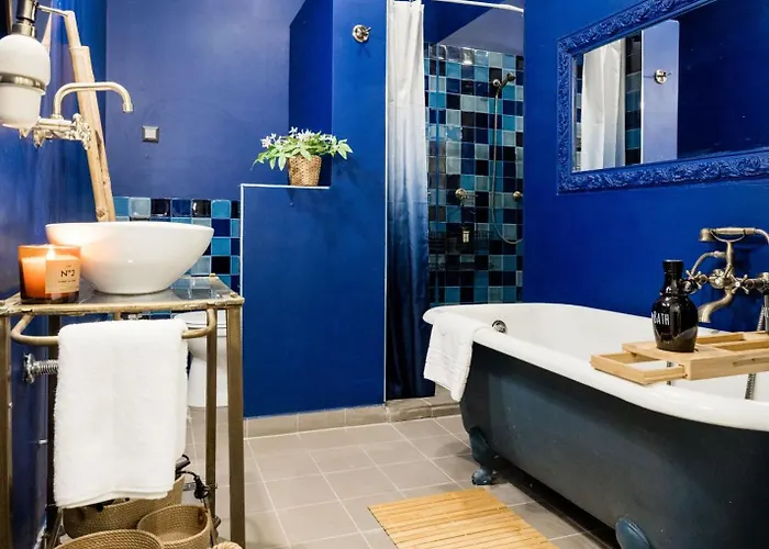 Spacious 5br Retreat For 16 By Dohany Synagogue & Fashion St Apartment