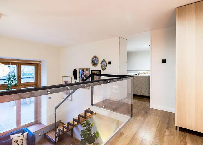 Spacious 5br Retreat For 16 By Dohany Synagogue & Fashion St Apartment *