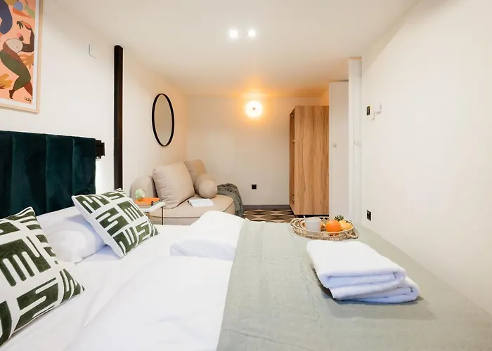 Apartment Spacious 5br Retreat For 16 By Dohany Synagogue & Fashion St Budapest