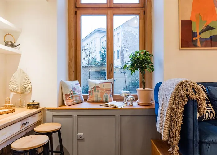 Spacious 5br Retreat For 16 By Dohany Synagogue & Fashion St Budapest
