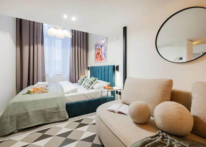 Spacious 5br Retreat For 16 By Dohany Synagogue & Fashion St Apartment