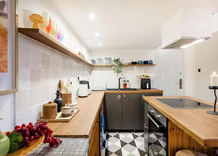 Spacious 5br Retreat For 16 By Dohany Synagogue & Fashion St *